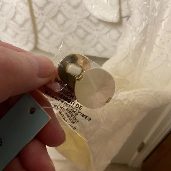 Antonio Melani Size 0 cream colored lace Suit. Skirt and Jacket NWT - Picture 5 of 10